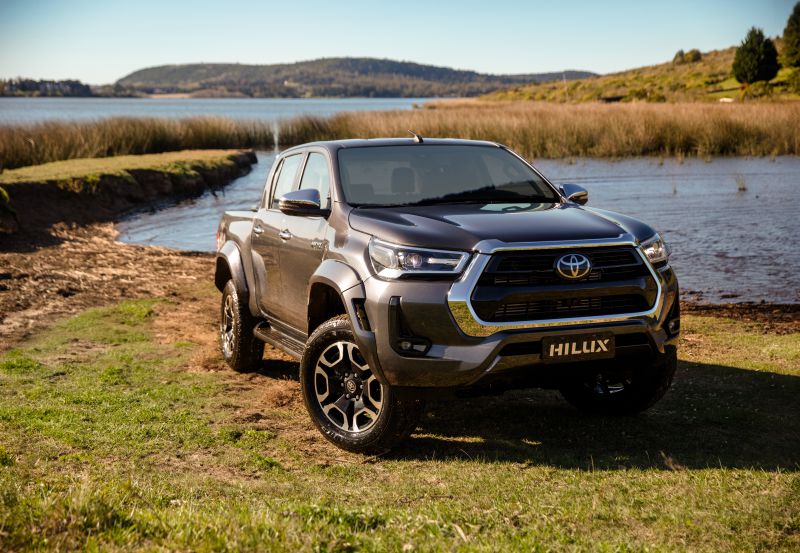 Toyota Hilux en paisaje